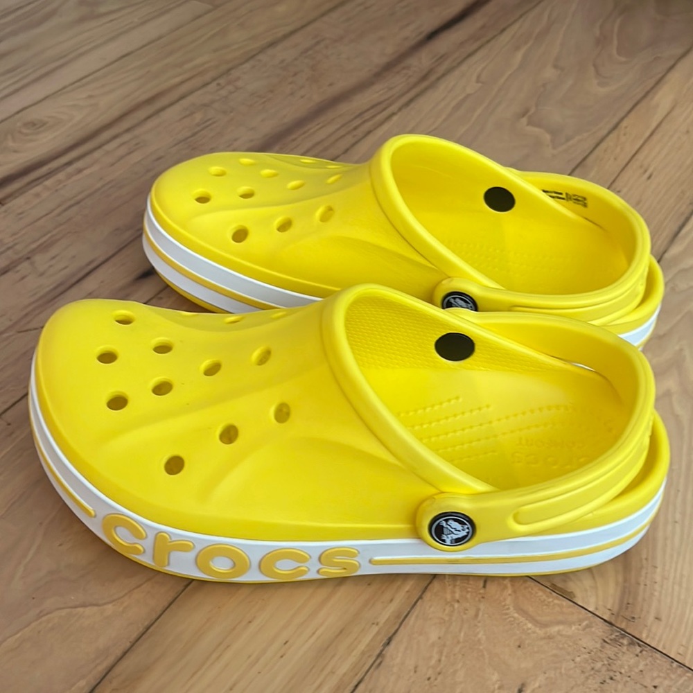 Brand new pair of crocs bright yellow size M5 W7
